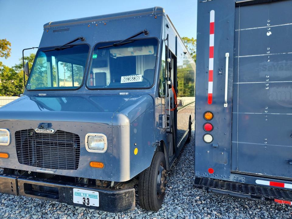 2021 Freightliner MT45G Chassis Delivery Truck