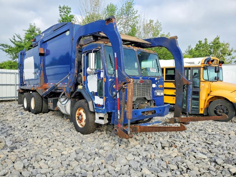 2016 Peterbilt 320 Refuse Truck