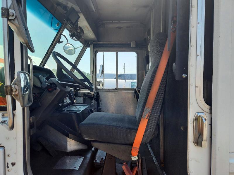 2004 Freightliner MT45 Chassis Delivery Truck