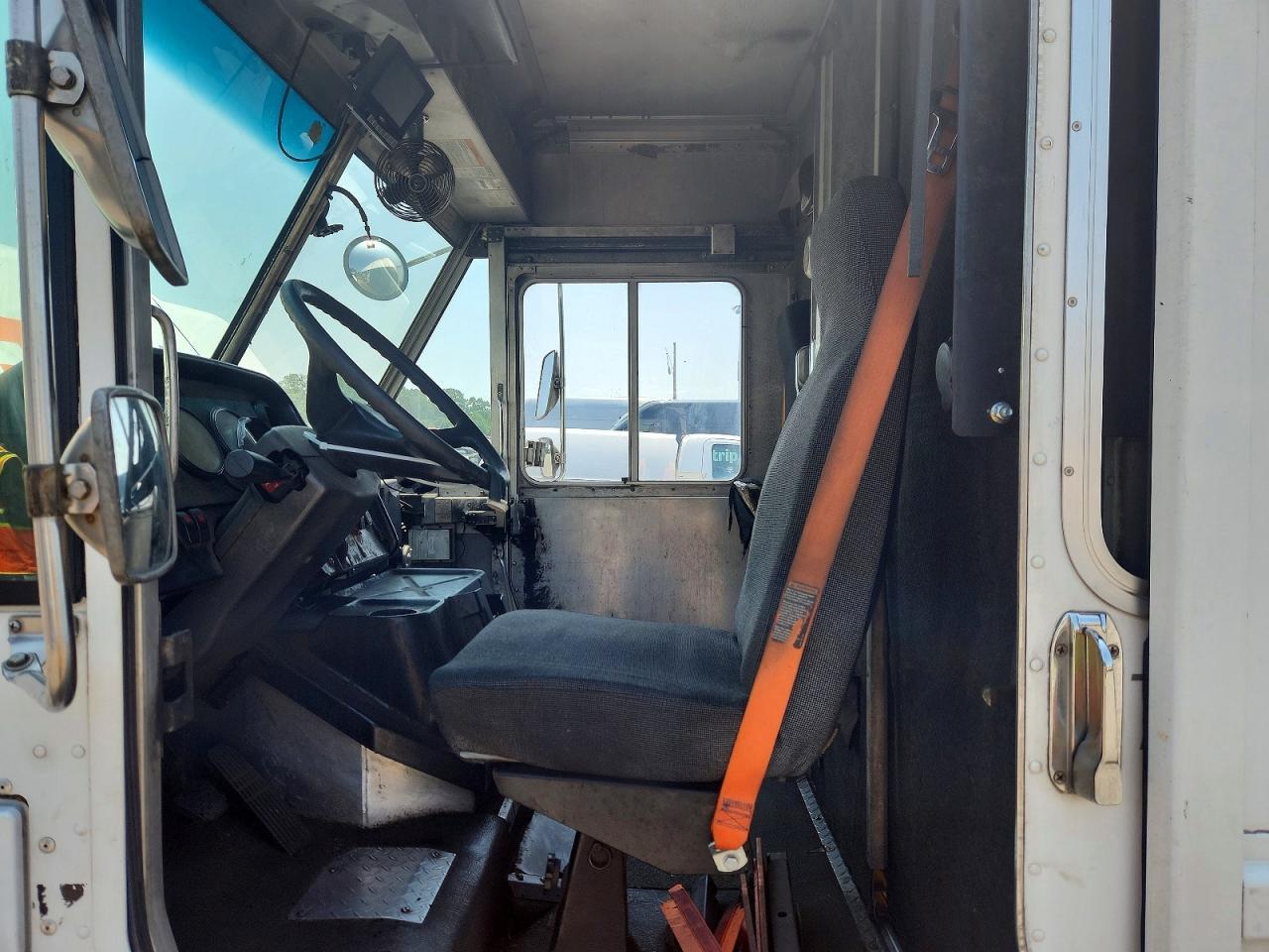 2004 Freightliner MT45 Chassis Delivery Truck