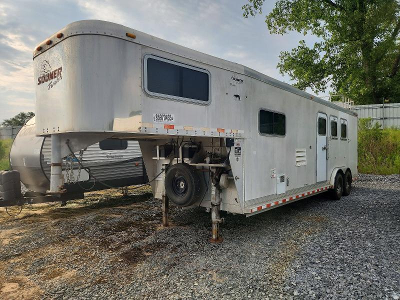 2004 Horse Trailer 2004 Sooner Horse Trailer