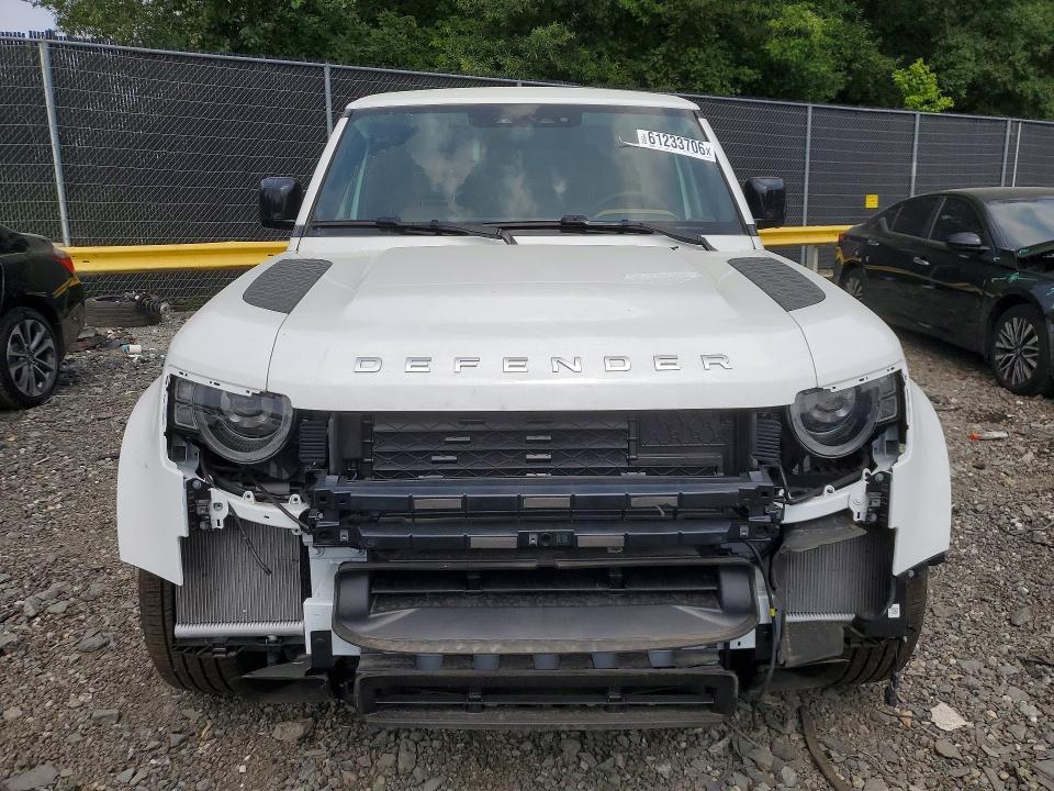 2025 Land Rover Defender 130 s