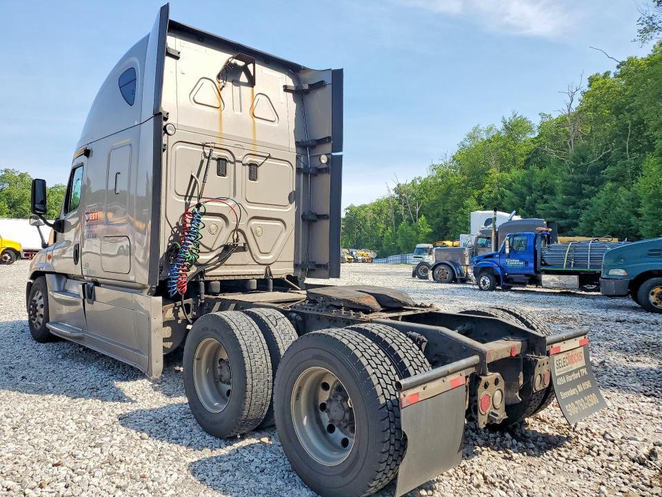 2013 Freightliner Cascadia 125