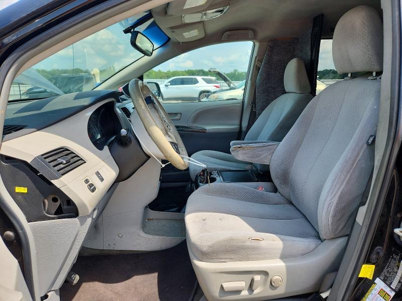 2012 Toyota Sienna le