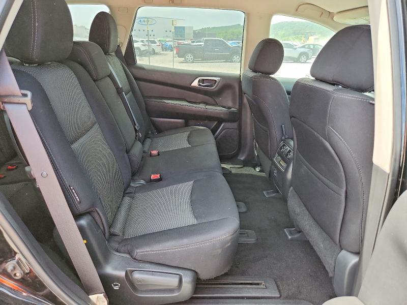 2018 Nissan Pathfinder sv