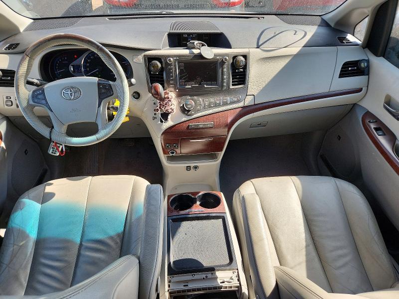 2011 Toyota Sienna xle 8-passenger