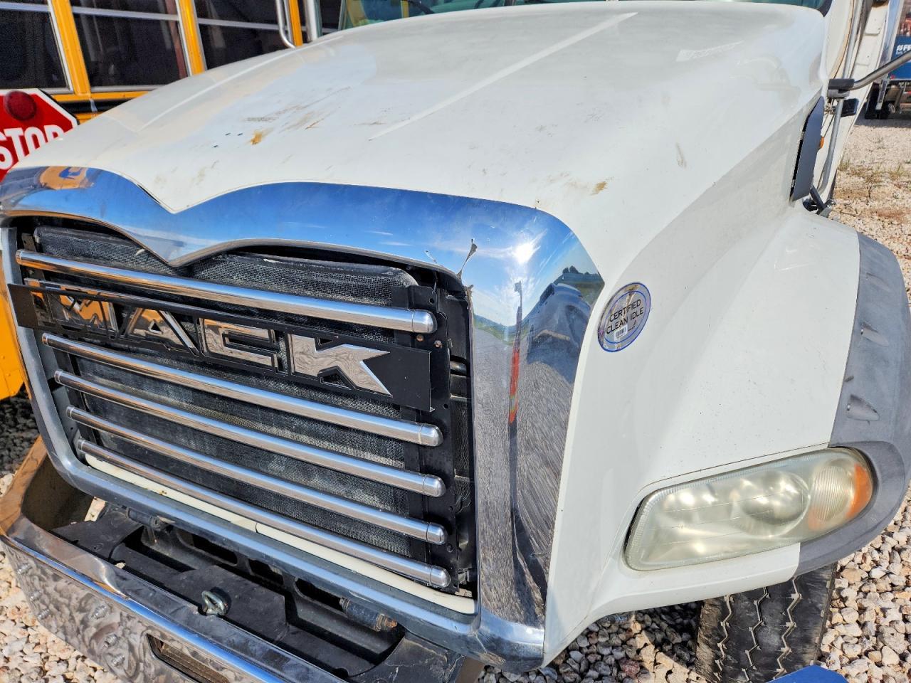 2016 Mack GU800 Fuel Truck