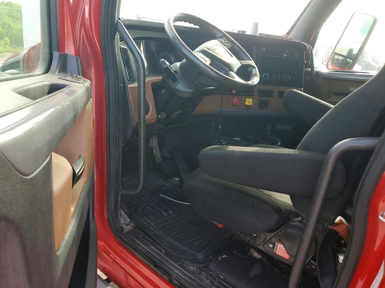 2019 Freightliner Cascadia 126 Semi Truck