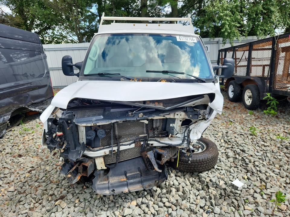 2014 Ford Econoline E350 Super Duty Cutaway Van