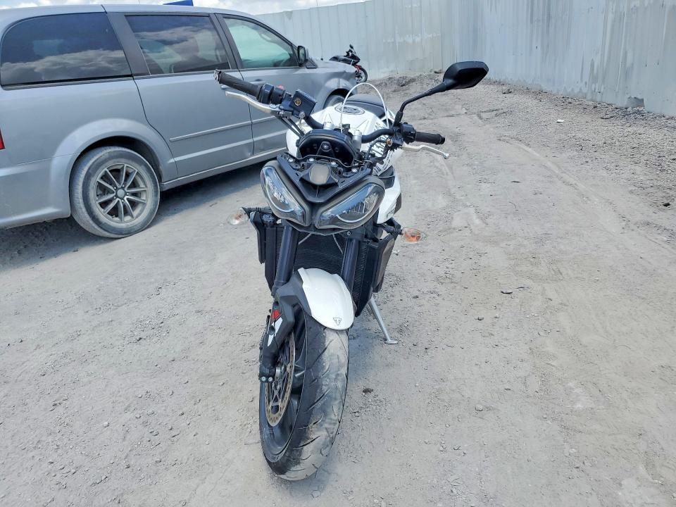 2024 Triumph Street Triple 765 R