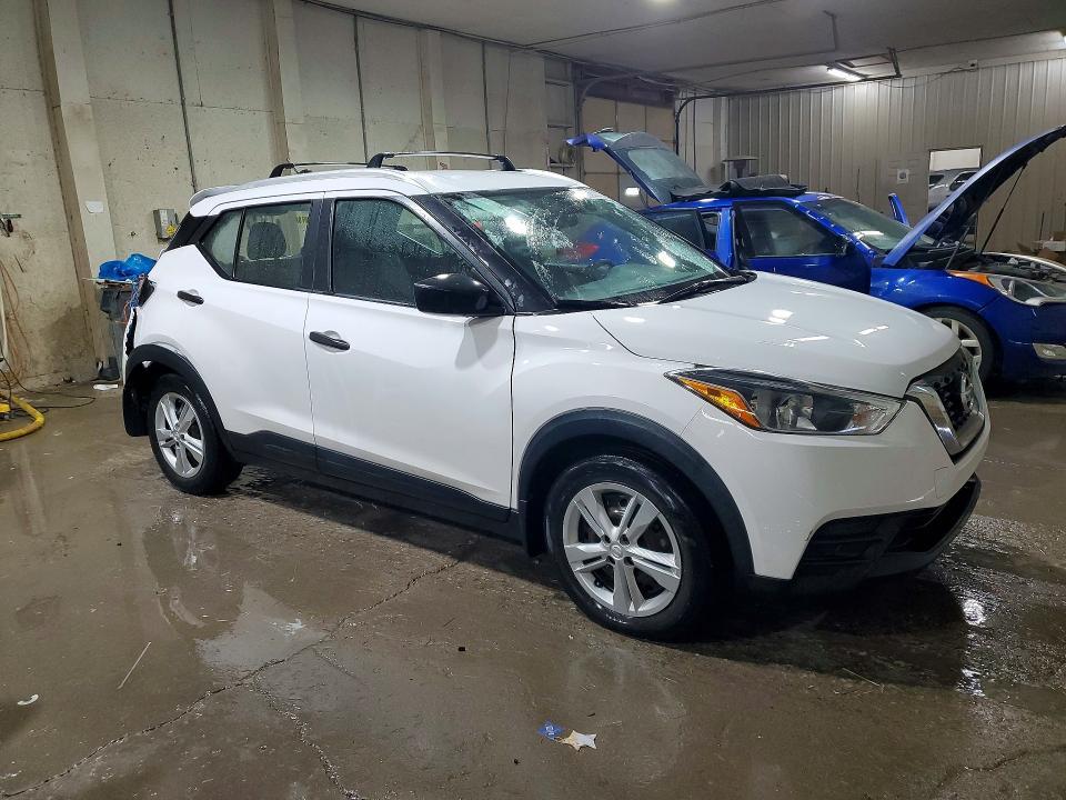 2019 Nissan Kicks s
