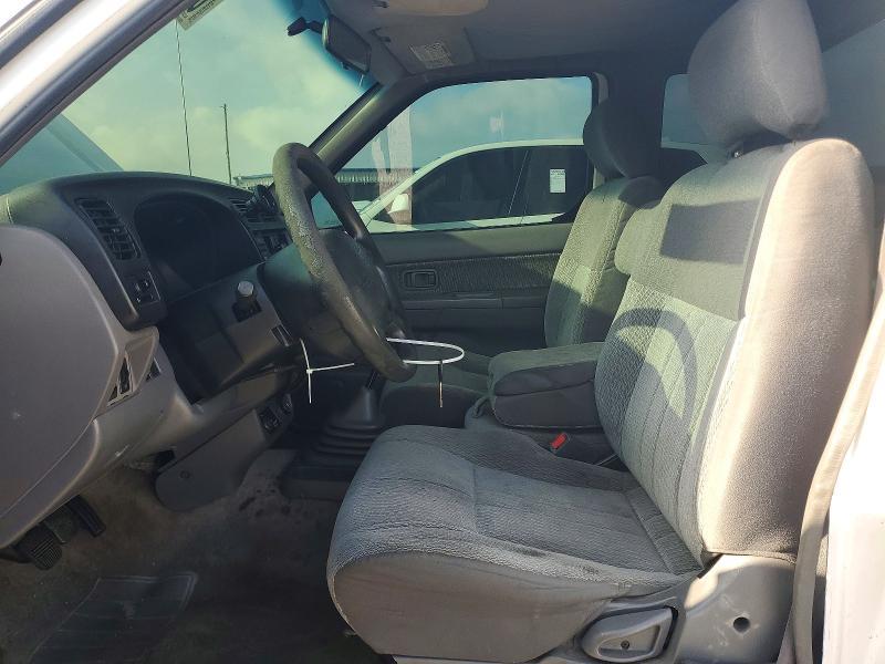2000 Nissan Frontier XE