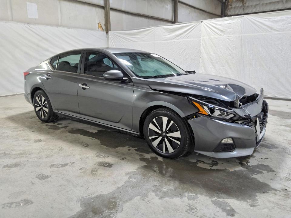 2021 Nissan Altima sv