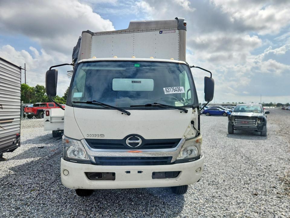 2015 Hino 195 BOX Truck