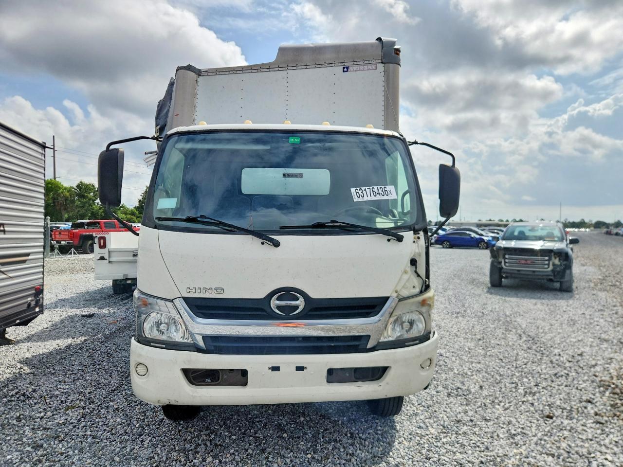 2015 Hino 195 BOX Truck