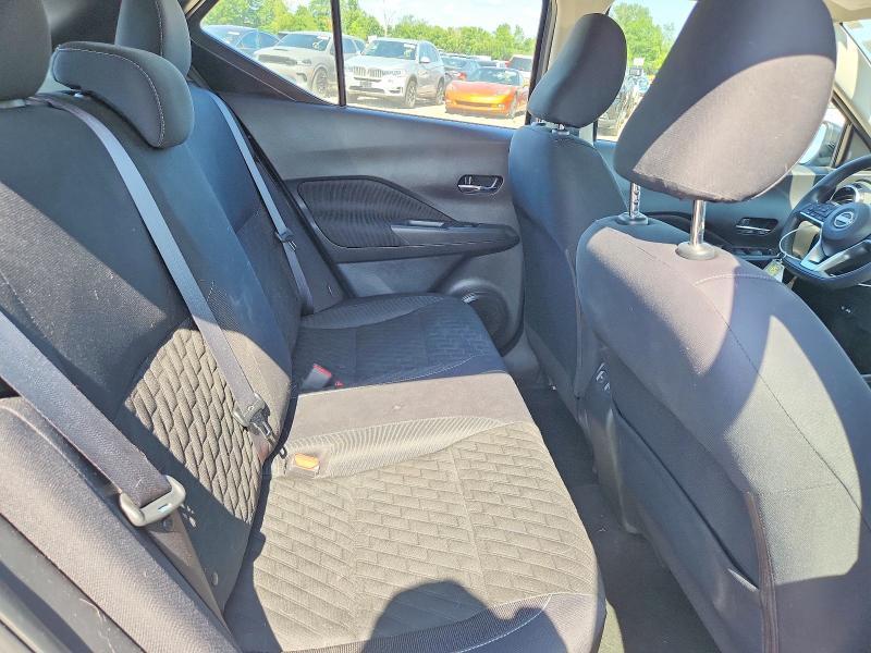 2022 Nissan Kicks sv