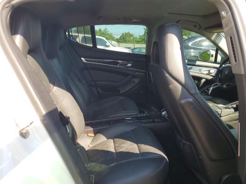 2012 Porsche Panamera 2