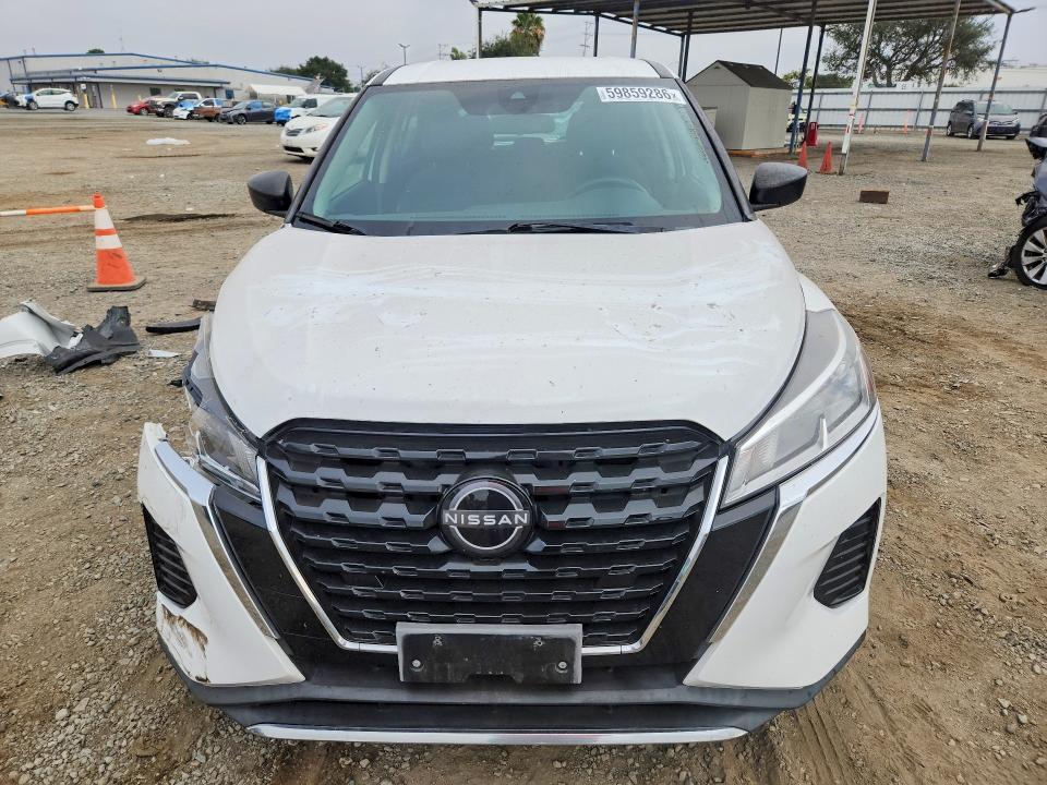 2022 Nissan Kicks s