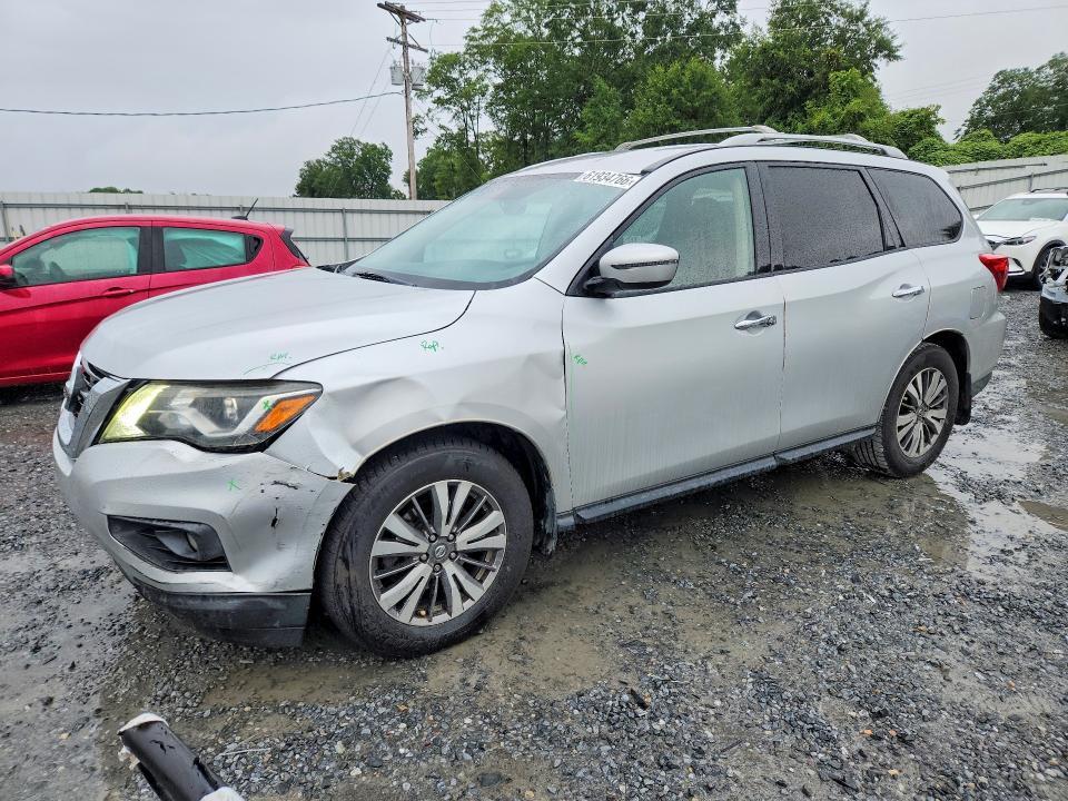 2018 Nissan Pathfinder sv