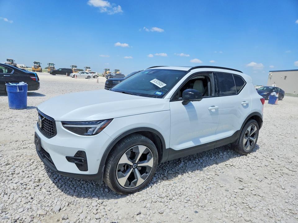 2023 Volvo Xc40 Plus