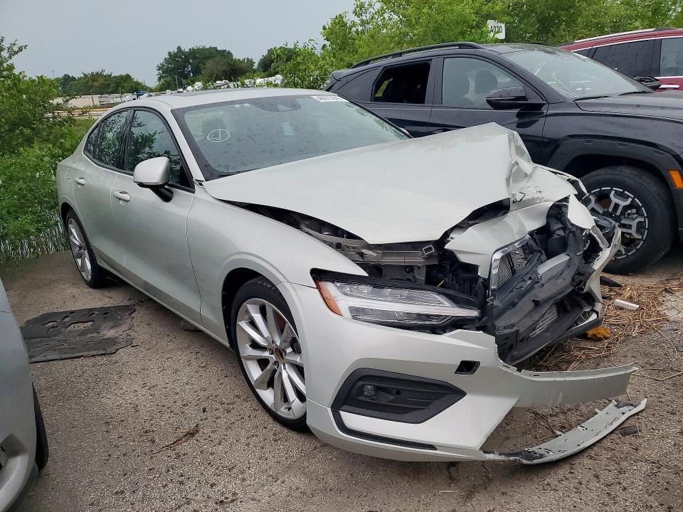 2021 Volvo S60 T6 Momentum