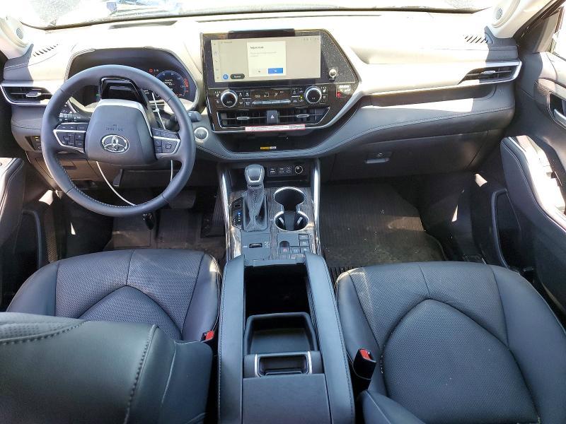 2025 Toyota Highlander Hybrid Platinum