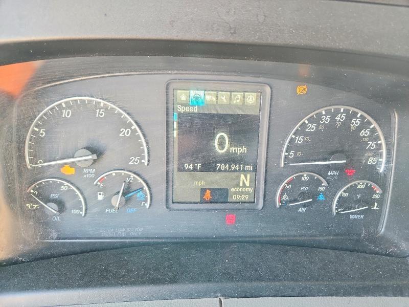2019 Freightliner Cascadia 1-semi Truck