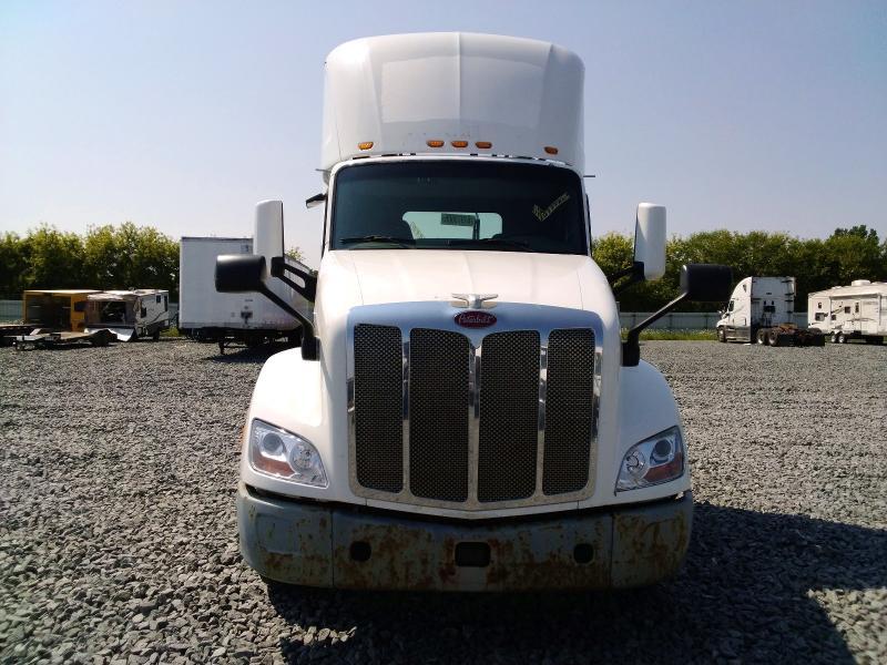2016 Peterbilt 579 Semi Truck