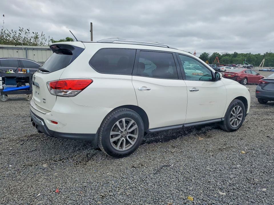 2016 Nissan Pathfinder sv