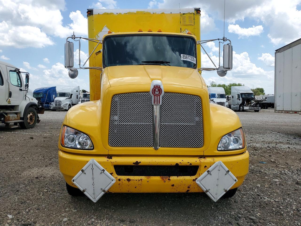 2012 Kenworth T300 BOX Truck