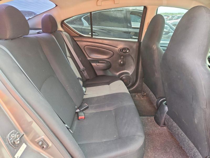 2015 Nissan Versa 1.6 s Plus