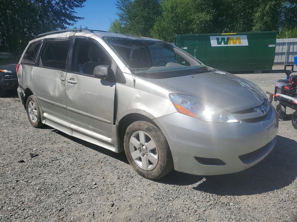 2006 Toyota Sienna le 8 Passenger