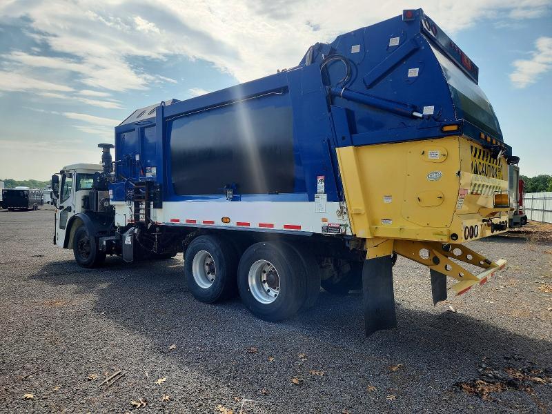 2018 Mack LR600 Refuse Truck
