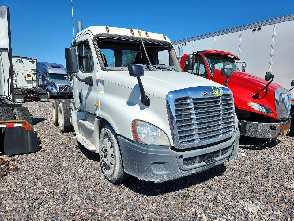 2014 Freightliner Cascadia Semi Truck