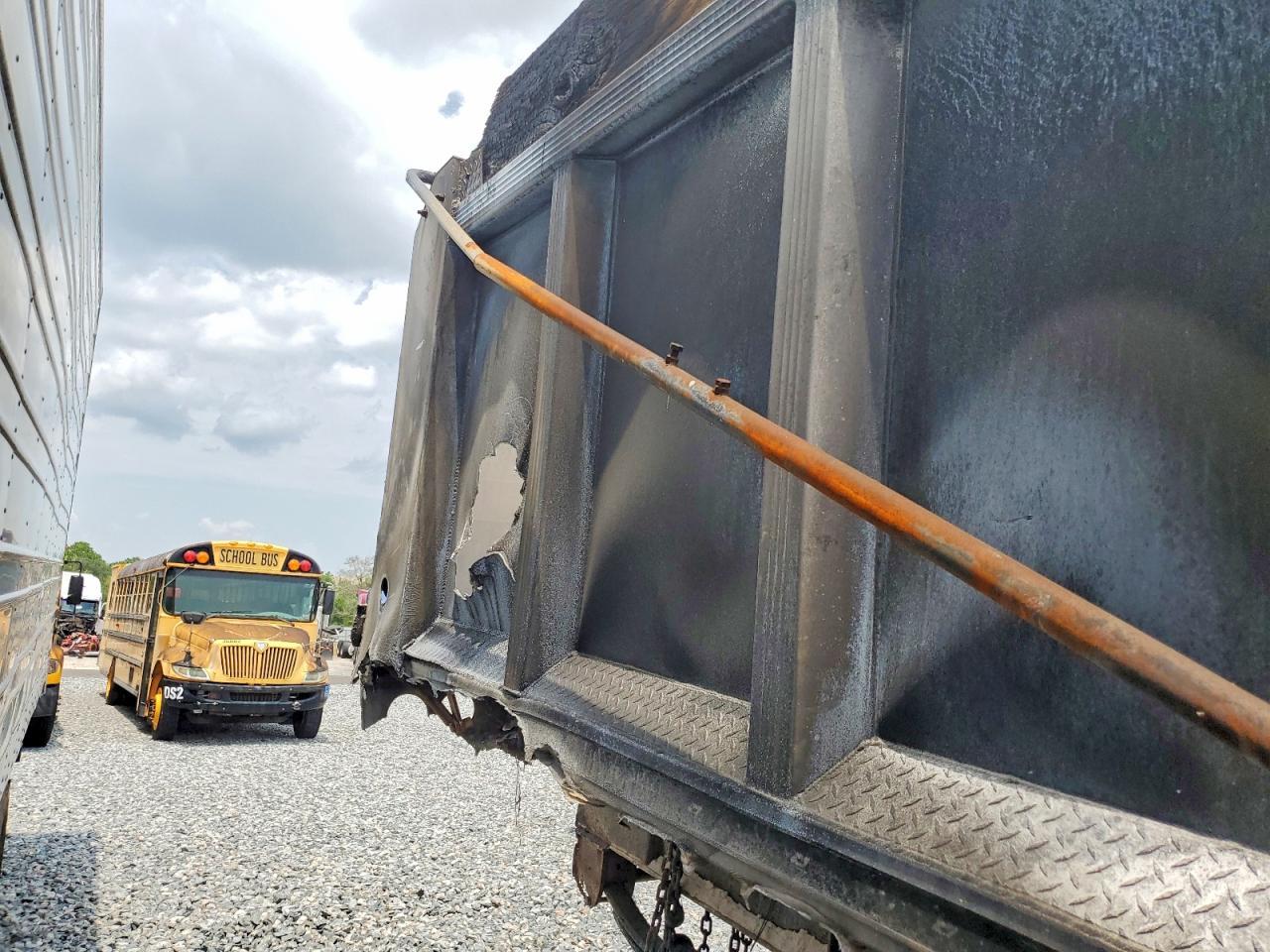 2005 Warreville 2004 Warren END Dump Trailer