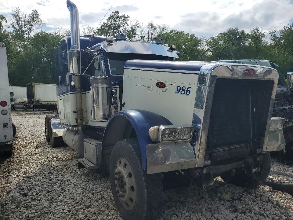 2005 Peterbilt 379 Semi Truck