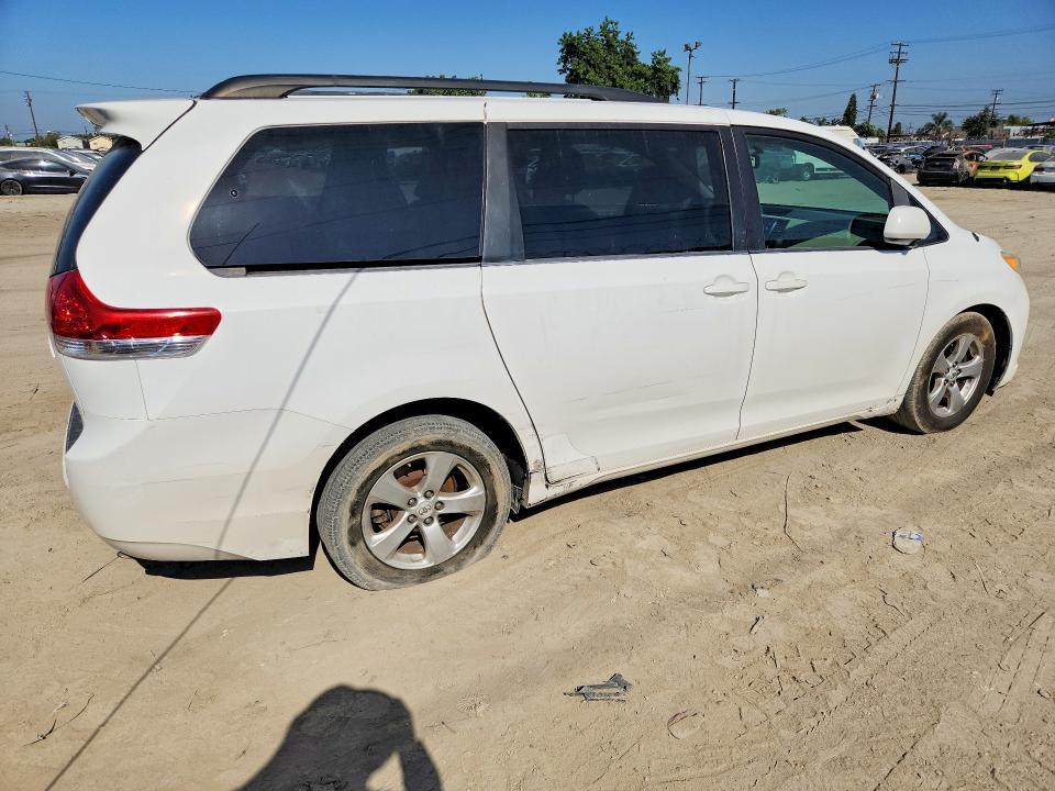 2011 Toyota Sienna le