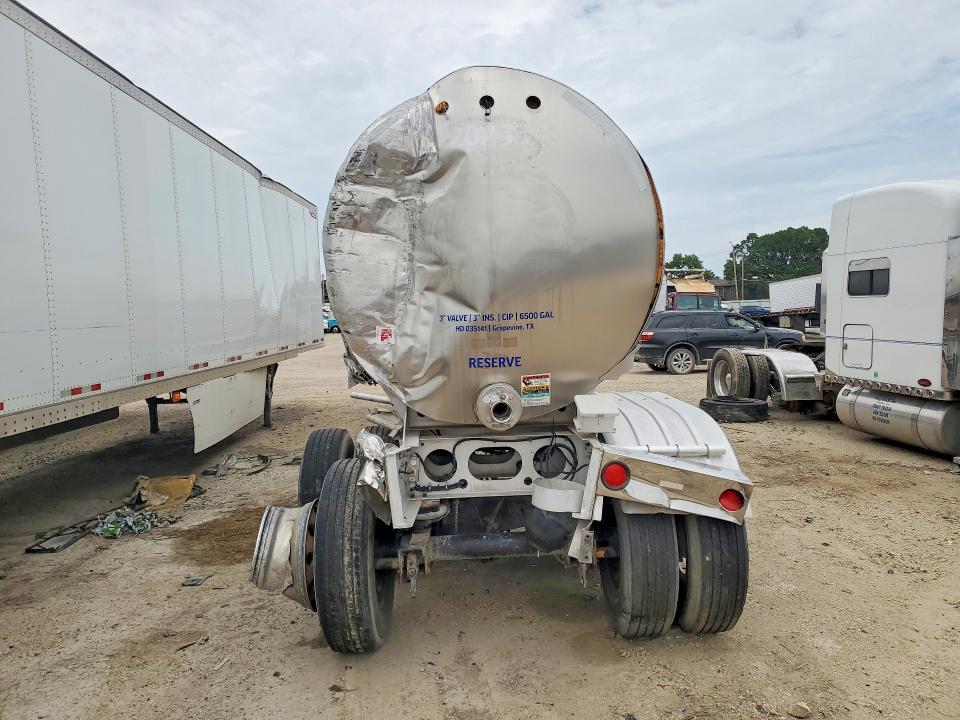 2002 Walker Tank Trailer