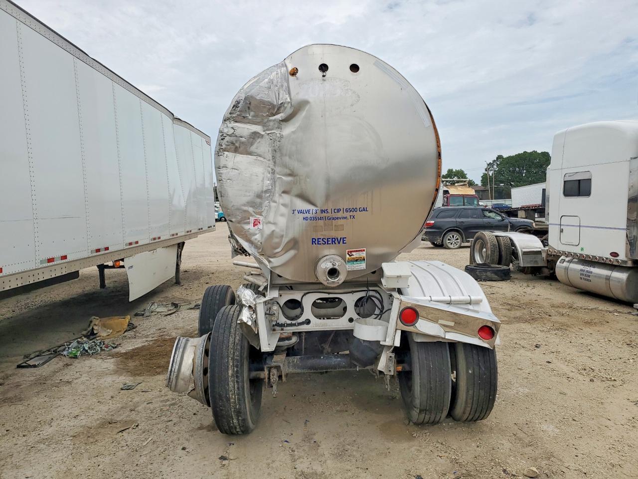 2002 Walker Tank Trailer