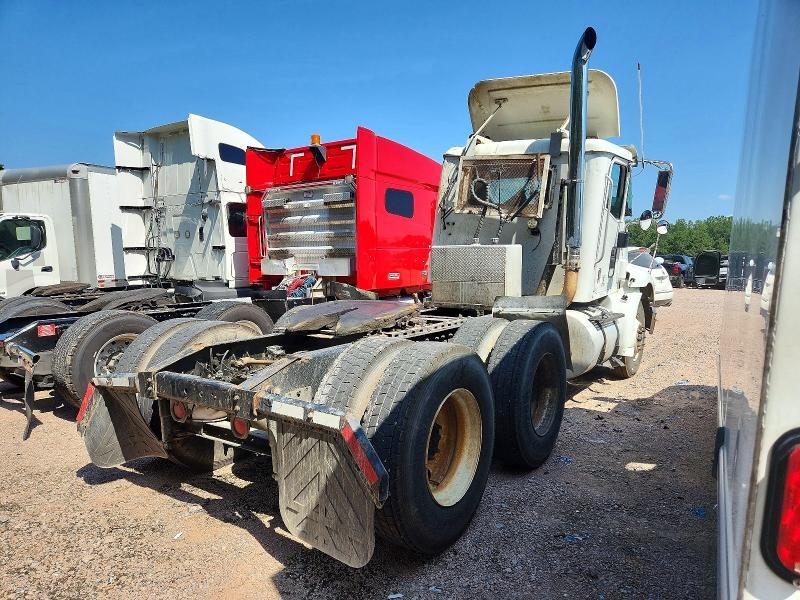 2000 International 9100I Semi Truck