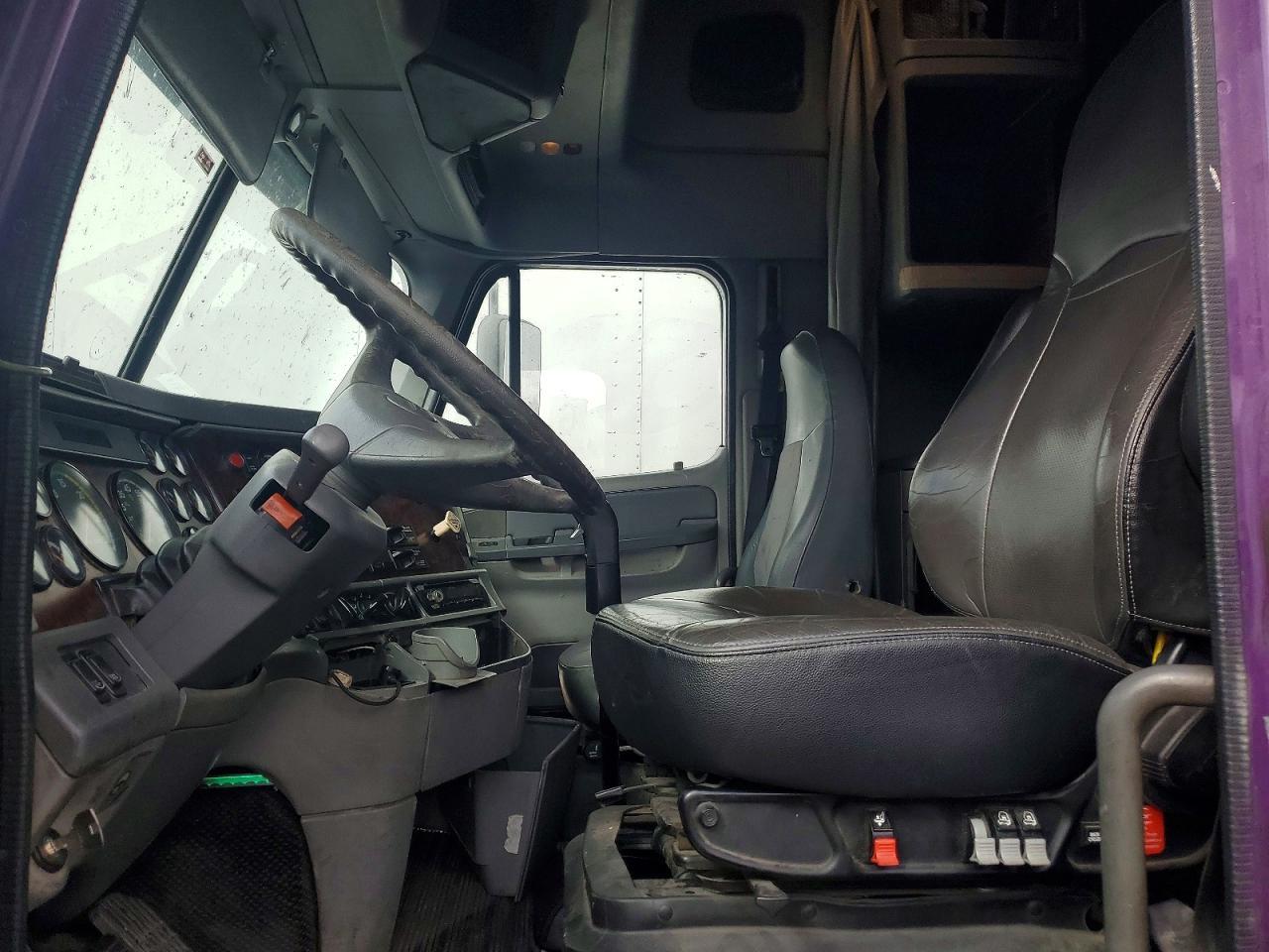 2002 Freightliner CST120 Semi Truck