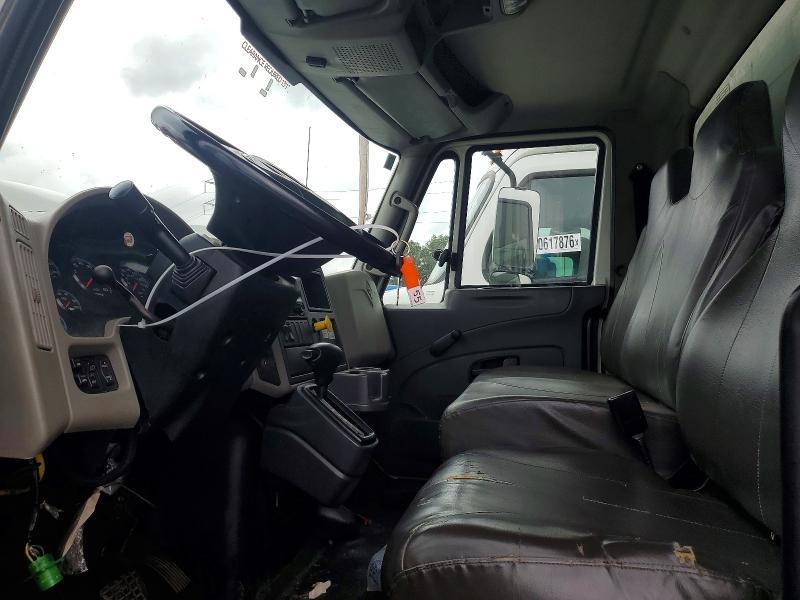 2017 International 4000 4300-semi Truck