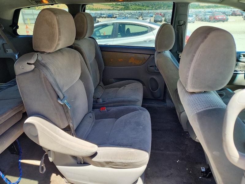 2010 Toyota Sienna le 7-passenger
