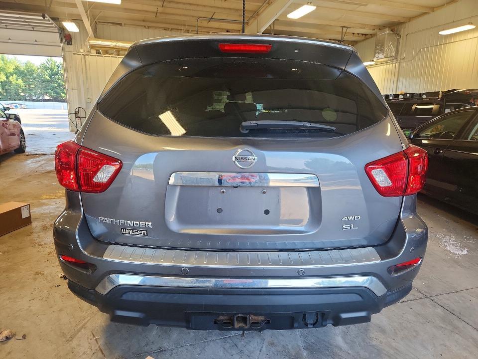 2017 Nissan Pathfinder sl