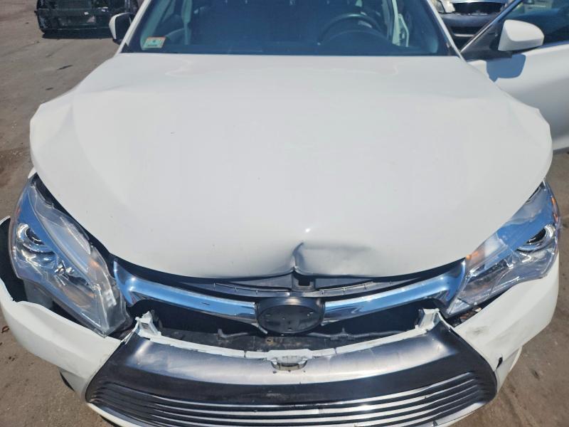 2016 Toyota Camry Hybrid le