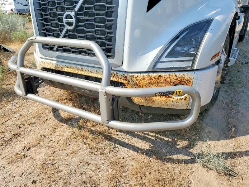 2020 Volvo VNR Semi Truck