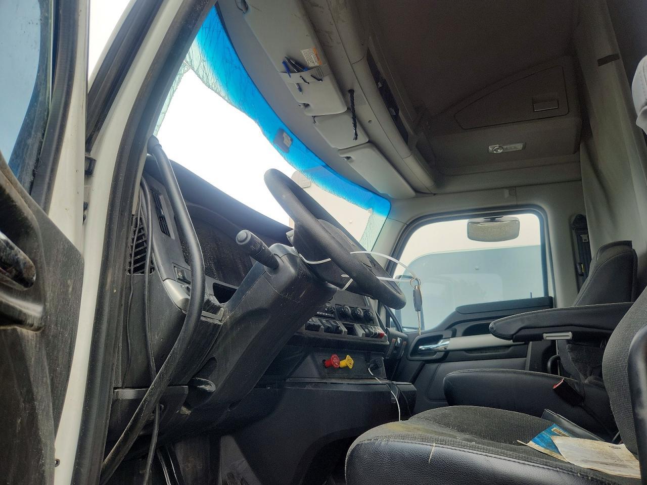 2023 Kenworth T680 Semi Truck