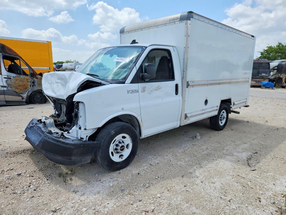 2022 GMC Savana CUT-BOX Truck