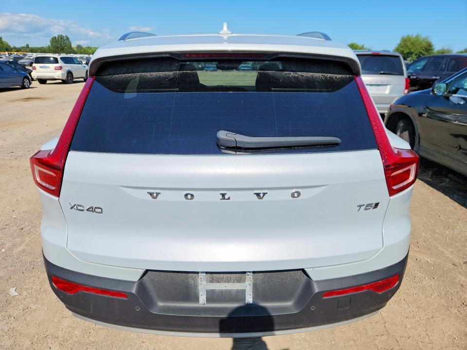 2021 Volvo Xc40 T5 Momentum