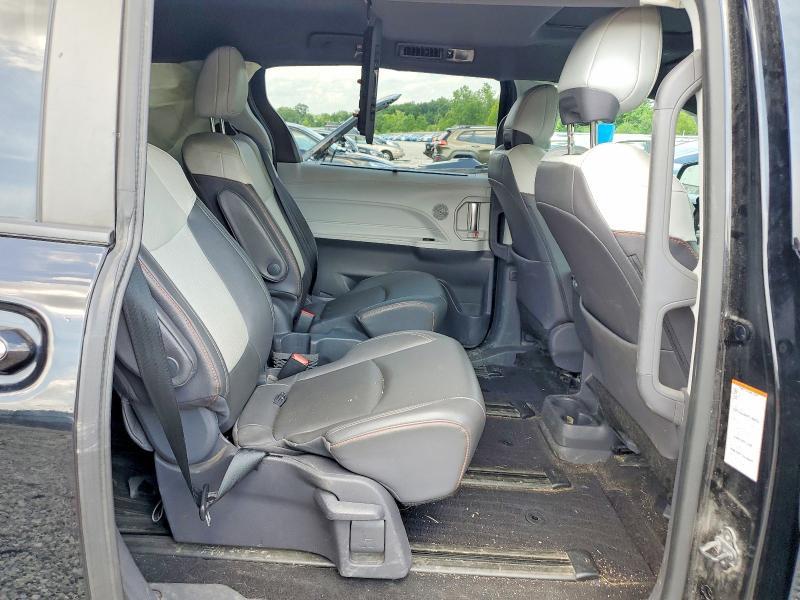 2021 Toyota Sienna xse